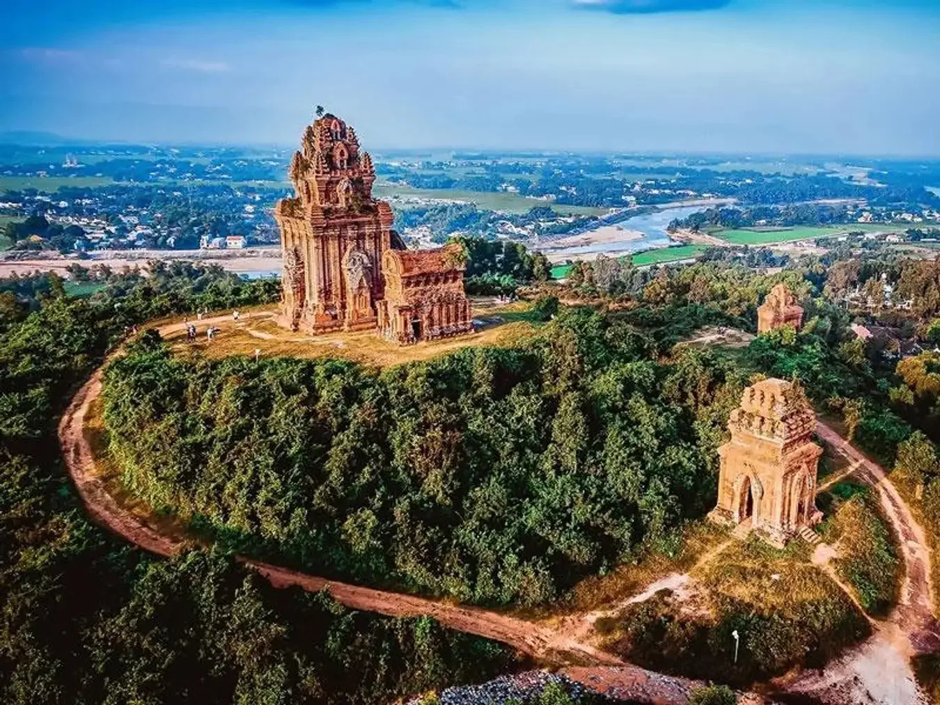 Tour Quy Nhơn 3N2Đ - Khám Phá Vẻ Đẹp Biển Xanh Cát Trắng Đặc Biệt