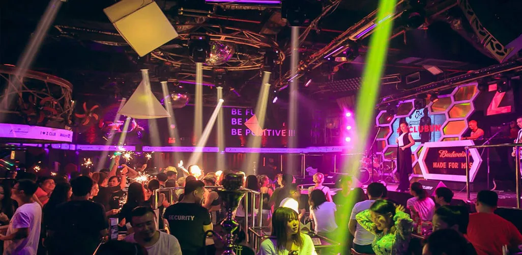 Nha Trang về đêm đi vui chơi ở bar