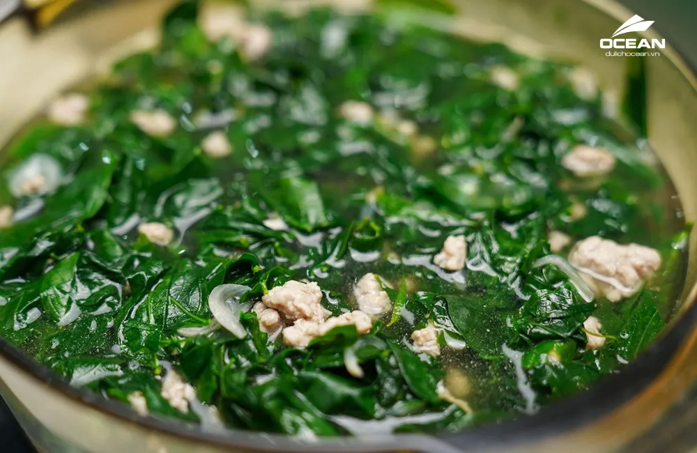 Canh rau ngót tôm thịt