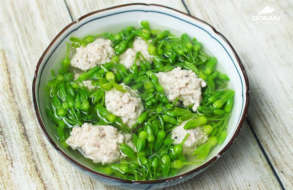 Hoa thiên lý nấu cua