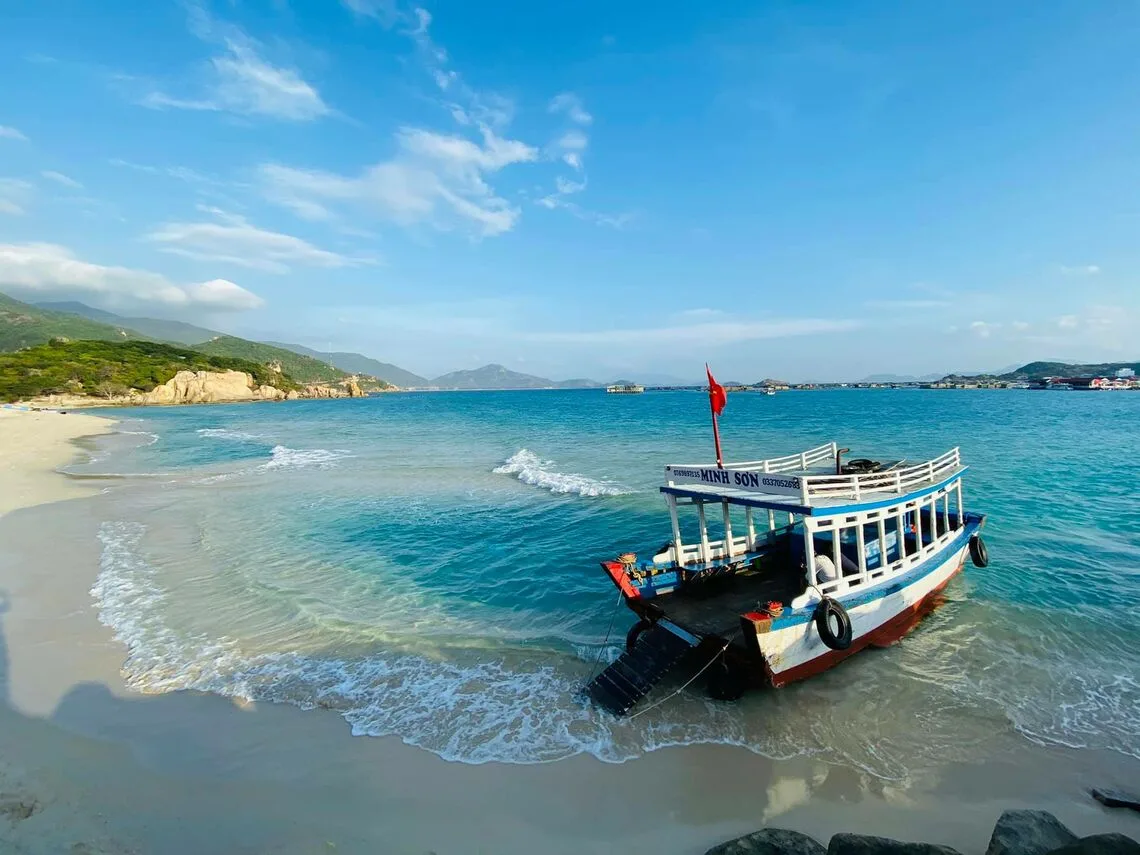 Du lịch biển đảo Bình Hưng