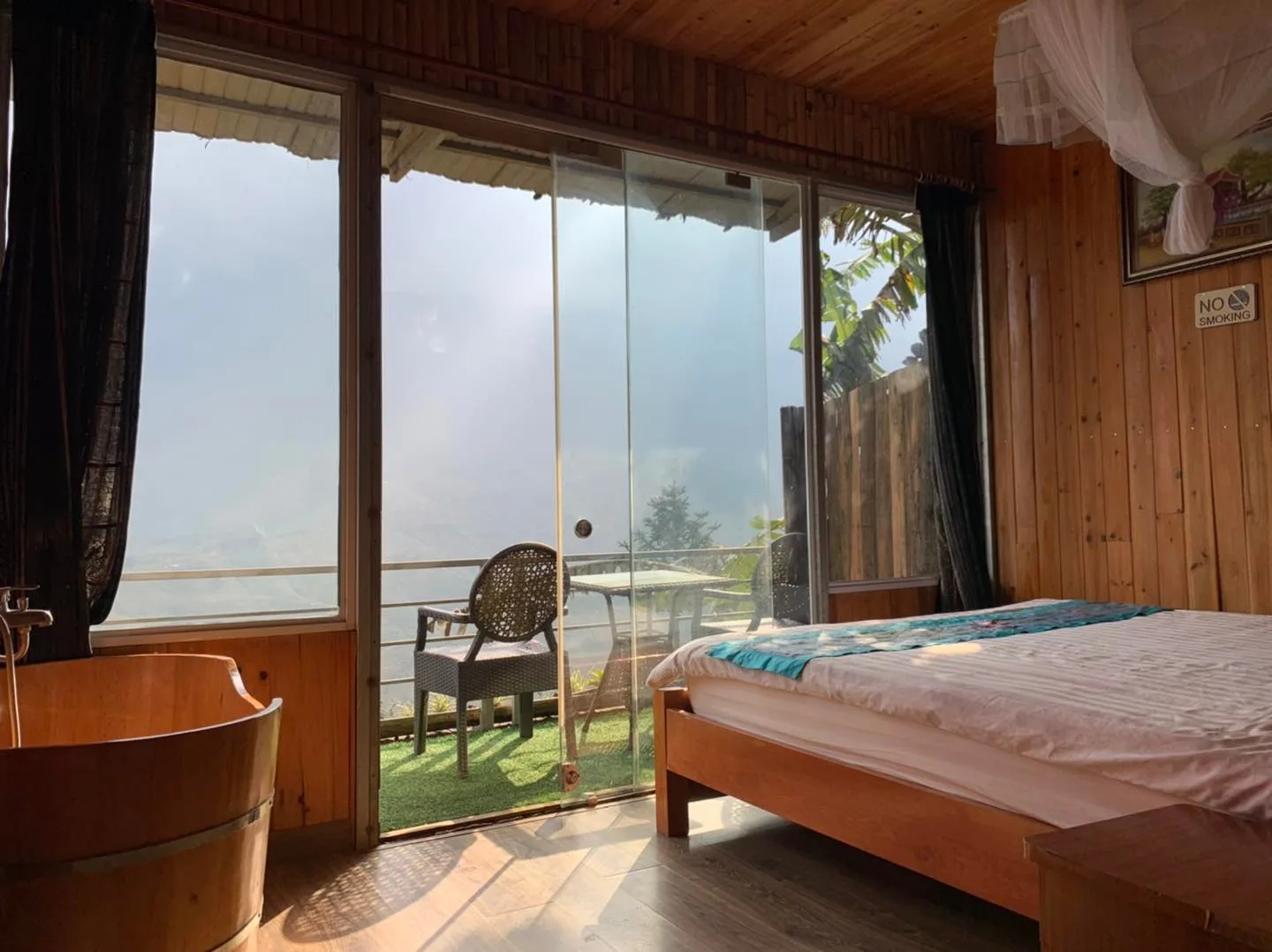 Đi Sapa nên ở khách sạn hay homestay