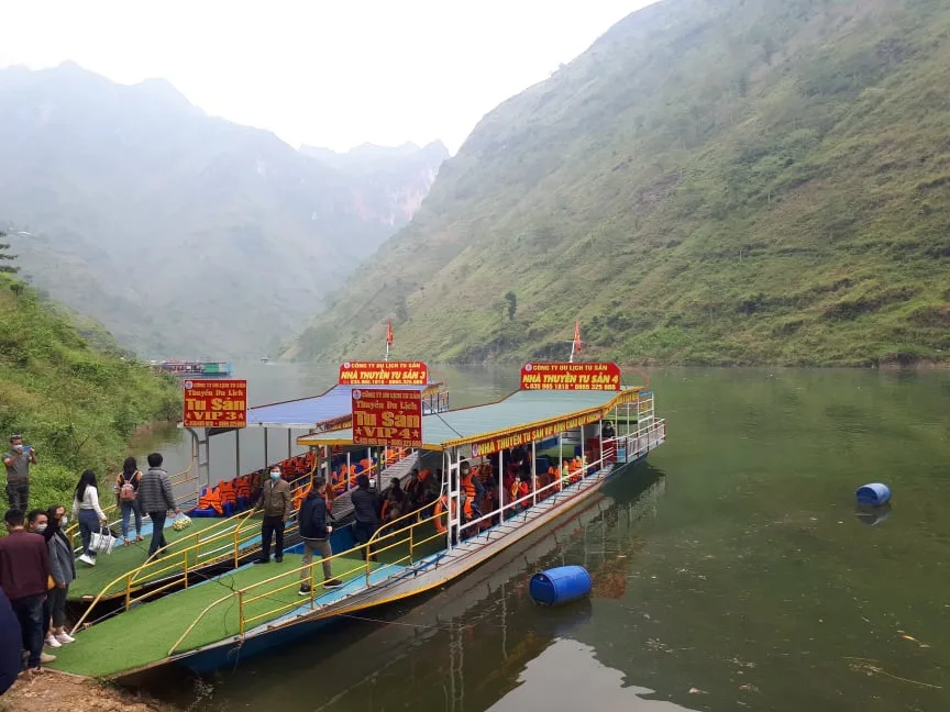 Tàu du lịch sông Nho Quế tạm ngưng hoạt động