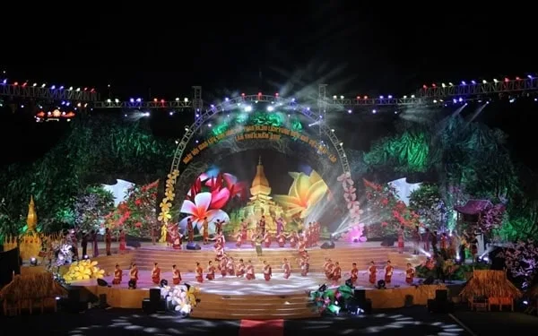 Ngày hội trình diễn cây Nêu