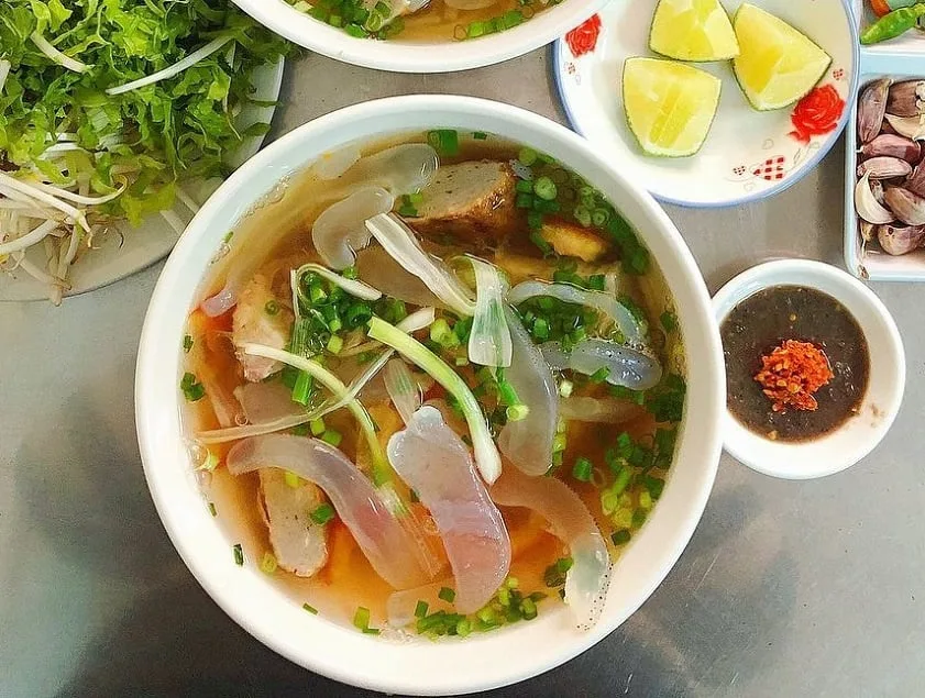 Đặc sản Nha Trang ăn Bún sứa