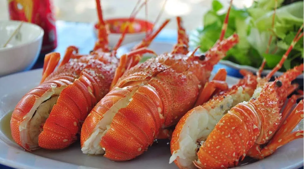 Thưởng thức tôm hùm Bình Ba - Nha Trang