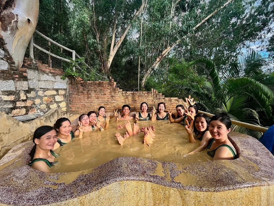 Tắm bùn khoáng Nha Trang