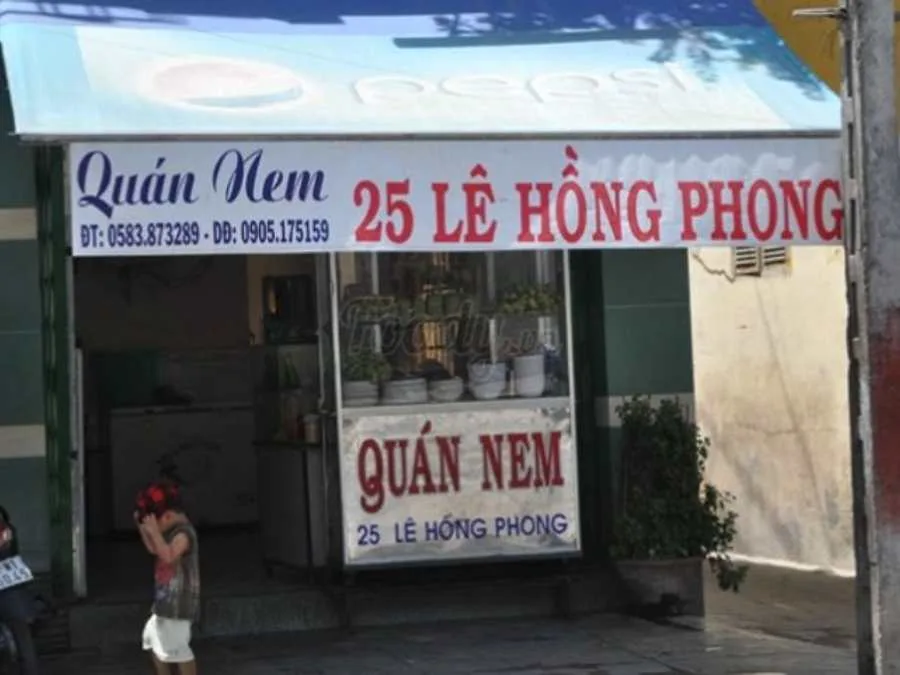 Quán nem nướng 25 Lê Hồng Phong 