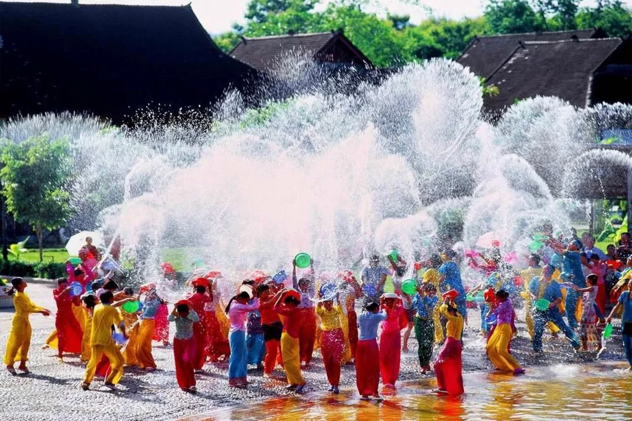 Lễ hội té nước Songkran ở Hua Hin