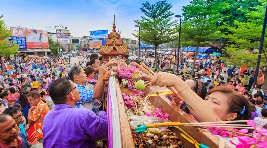 Lễ hội Songkran ở Bangkok