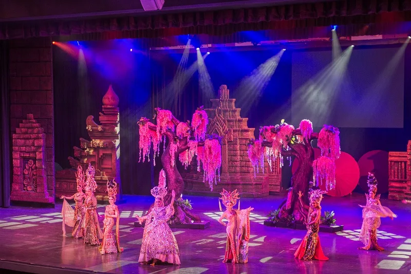 Sexy Show Thái Lan - Vén Màn Bí Ẩn Show Diễn Hút Khách Hàng Đầu Xứ Chùa Vàng