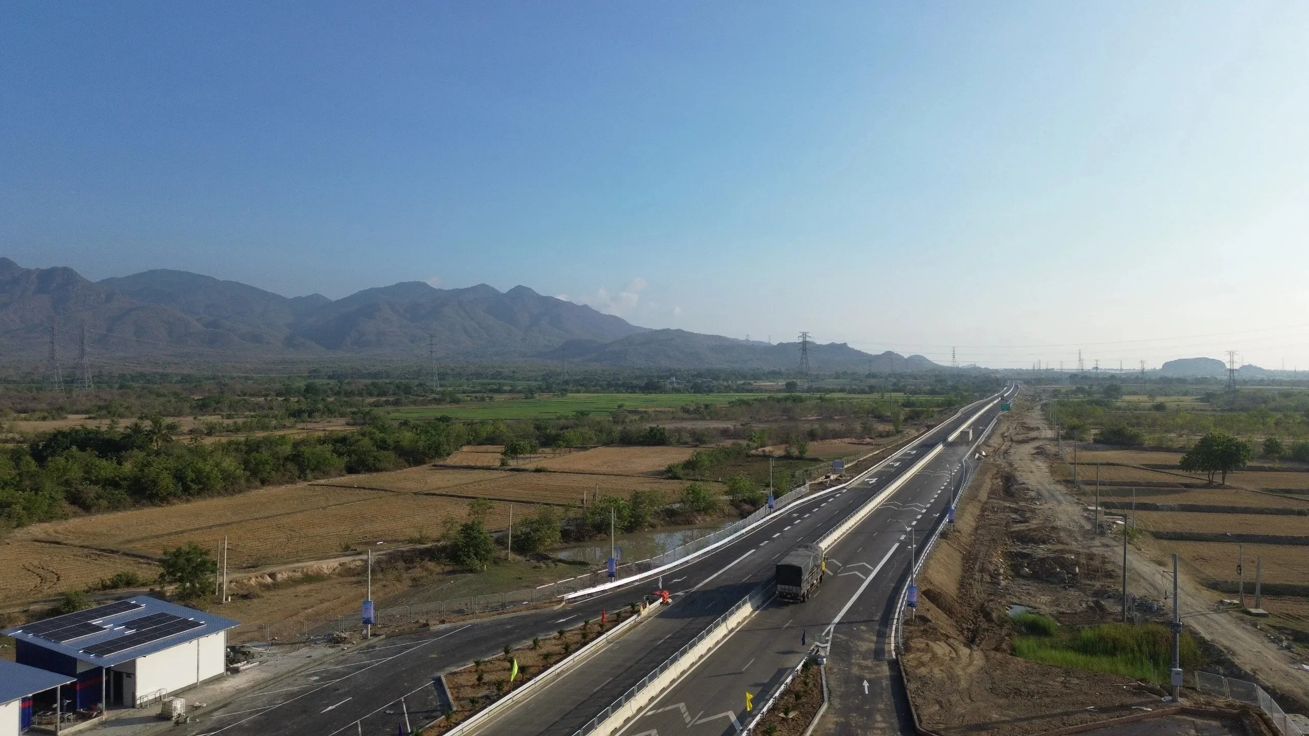 Thông xe đường cao tốc Cam Lâm - Vĩnh Hảo