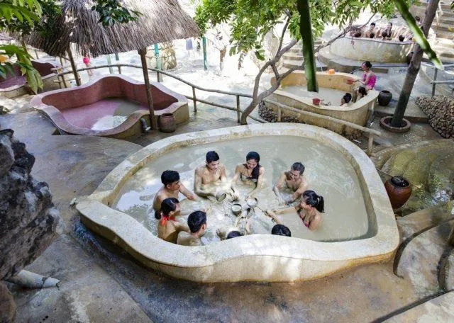 Tắm bùn khoáng Vinpearl Nha Trang