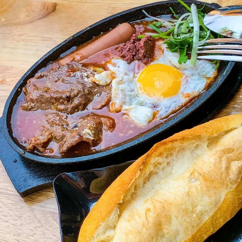Bánh Mì Chảo Đà Lạt Ăn Ở Đâu Ngon Chuẩn Vị? Khám Phá Đà Lạt