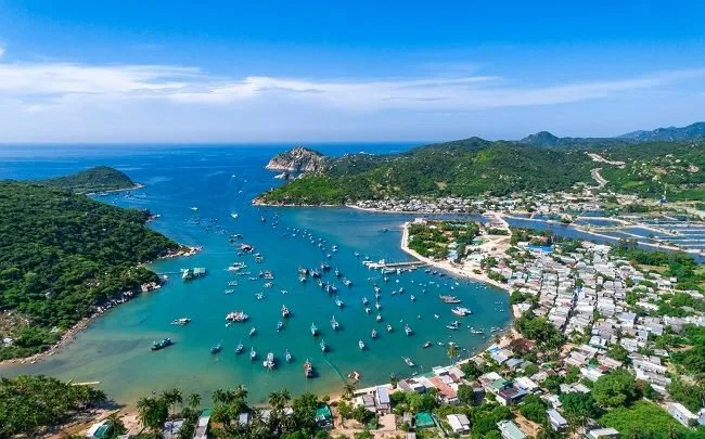 Làng Chài Vĩnh Hy - Điểm Đến Hấp Dẫn Cho Tour Du Lịch Đoàn