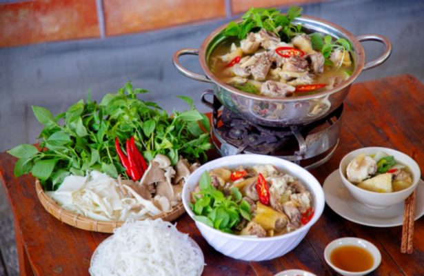 Lẩu gà lá é Phú Yên ngon chuẩn vị, thơm ngon khó cưỡng