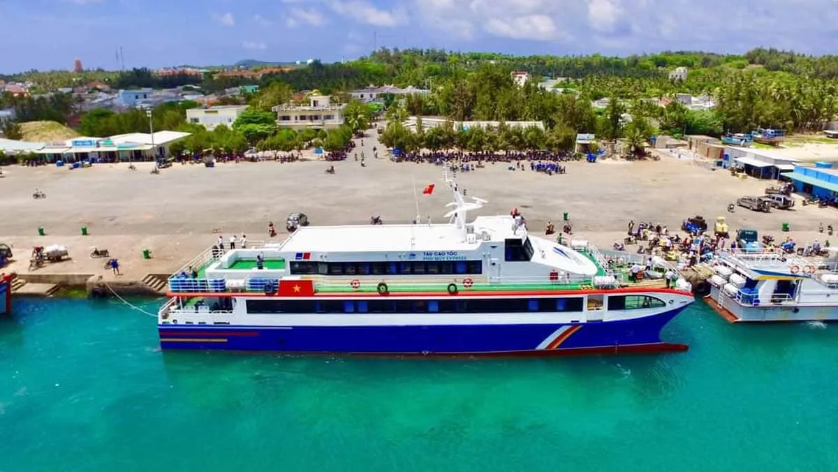 Vé Tàu Phan Thiết Phú Quý: Cẩm Nang Chi Tiết Cho Du Khách