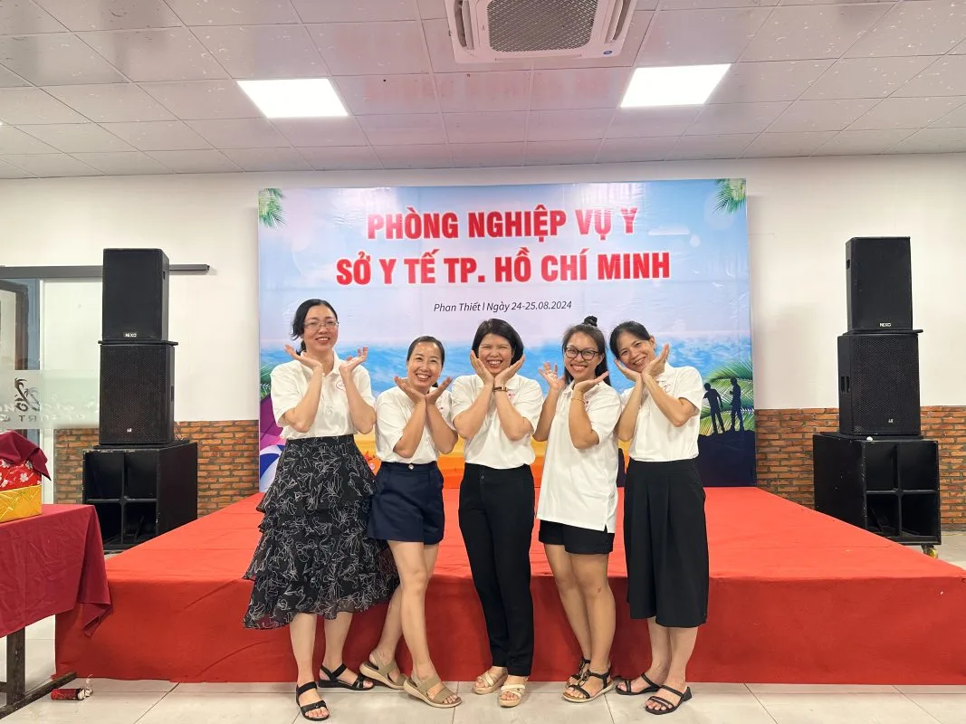 Đoàn khách Phòng Nghiệp Vụ Y - Tour Phan Thiết