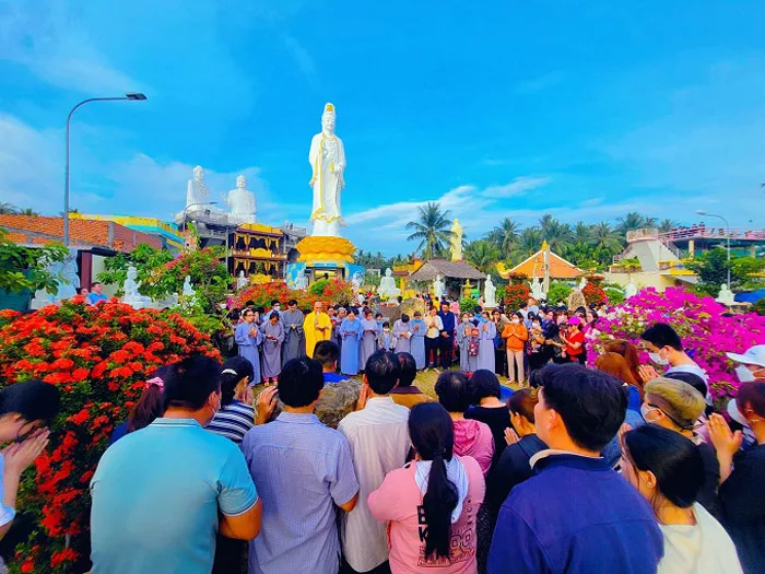 Tượng Mẹ Nam Hải Tiền Giang - Điểm đến du lịch tâm linh nổi tiếng của Miền Tây