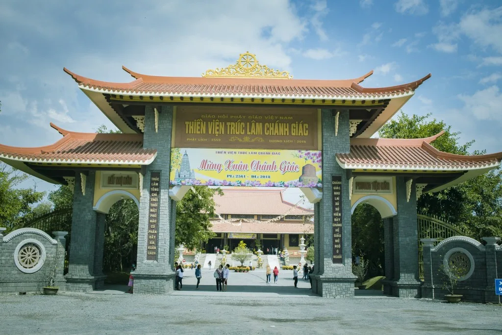 Viếng chùa Tân Phước đi tour Tiền Giang