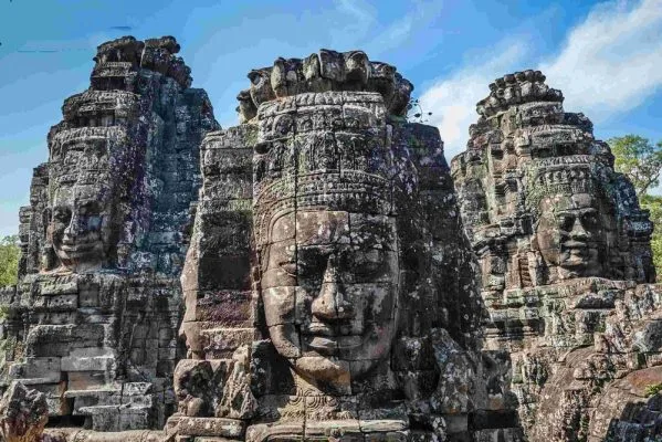 Campuchia nổi tiếng với quần thể kiến trúc tôn giáo lớn nhất thế giới - Angkor Wat