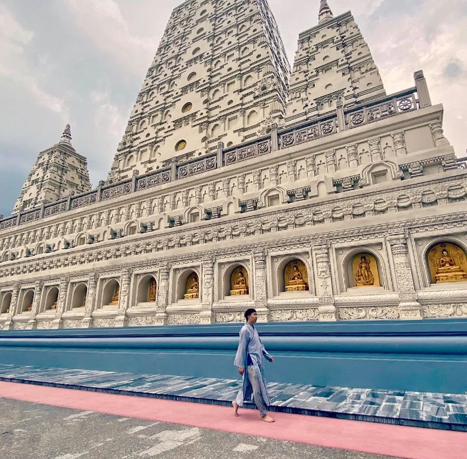 Check in tại Thiền Viện ghi kỉ niệm tour Tiền Giang