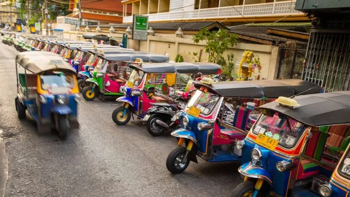 Xe tuk tuk - phương tiện chủ yếu ở Campuchia