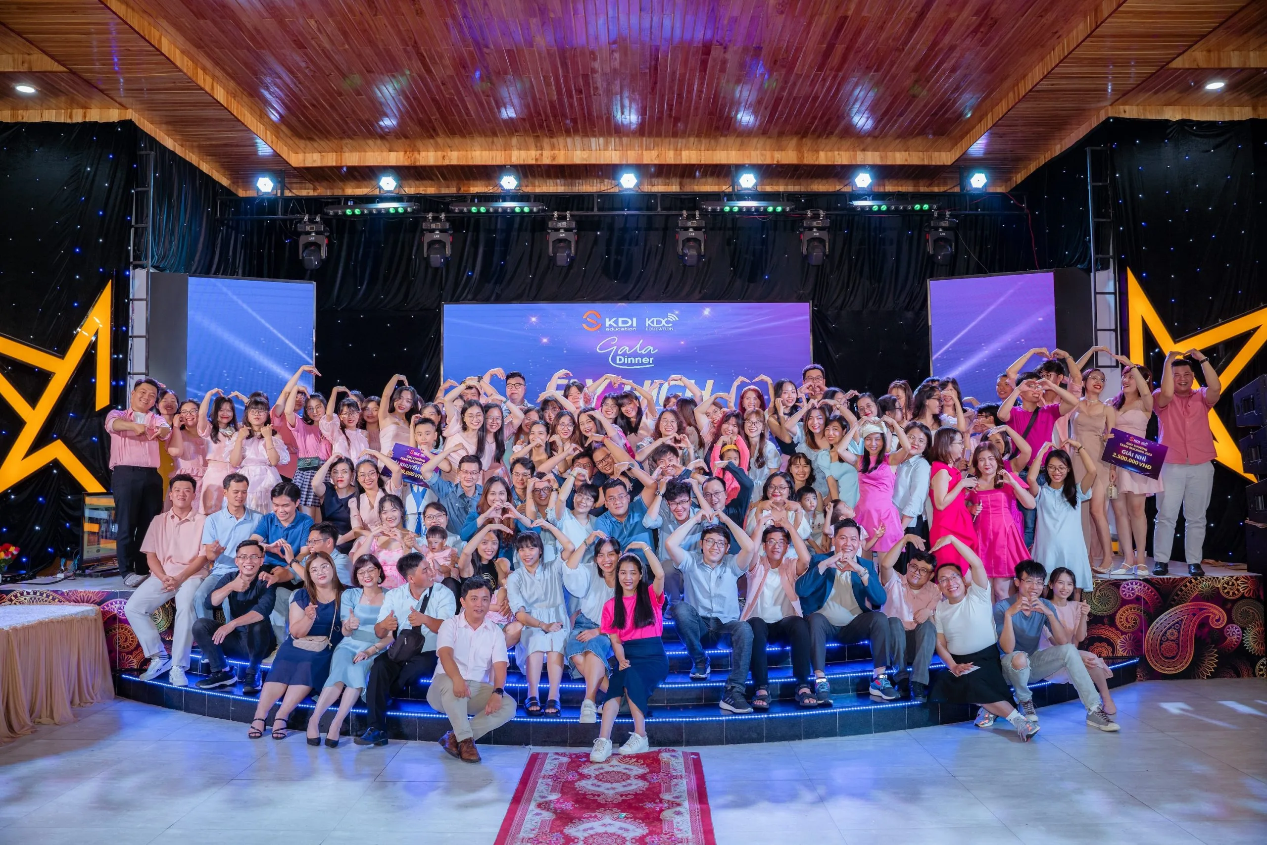 Du Lịch Ocean tổ chức Year End Party trong không gian sang trọng