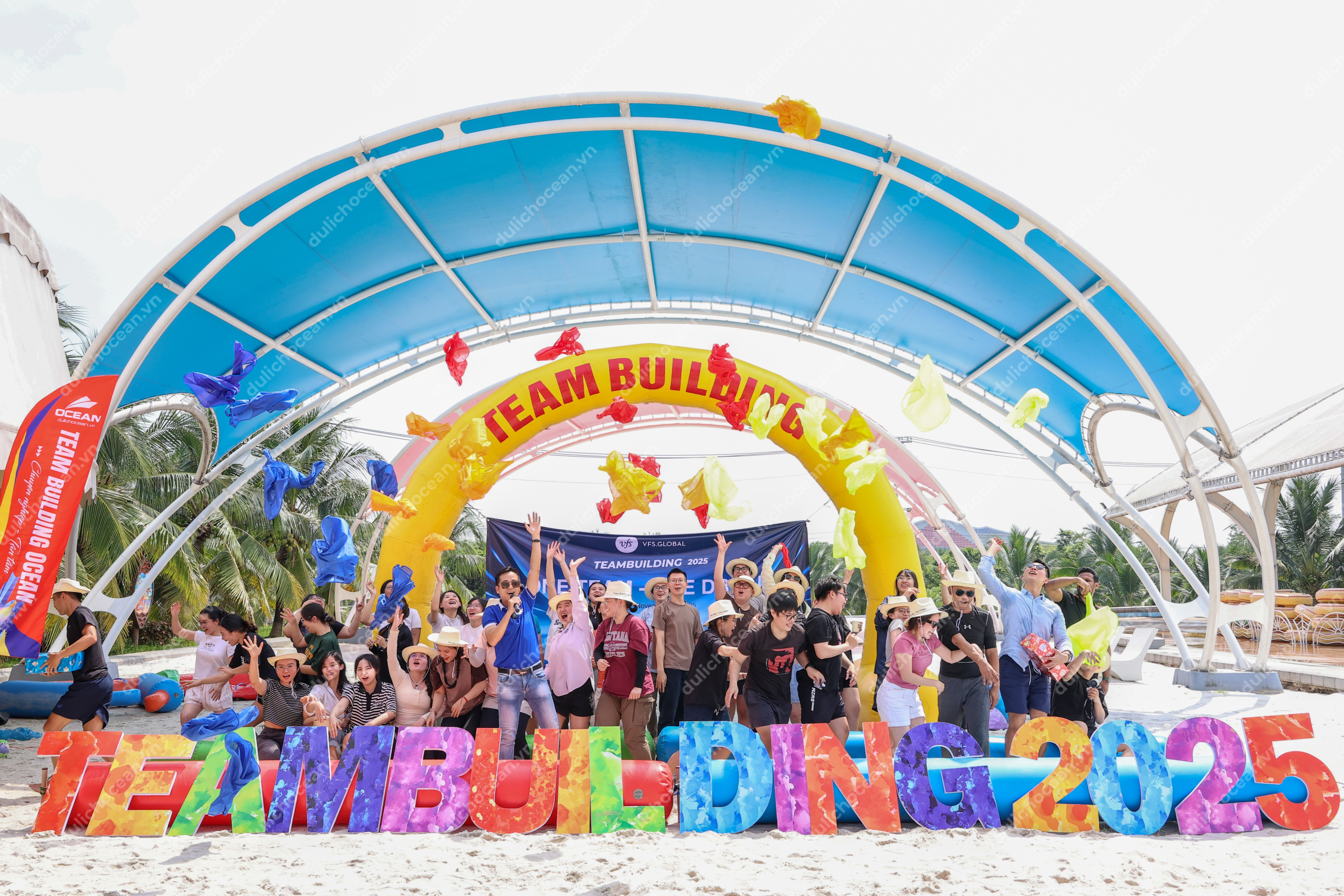 tổ chức team building tại Amazing Bay Sơn Tiên