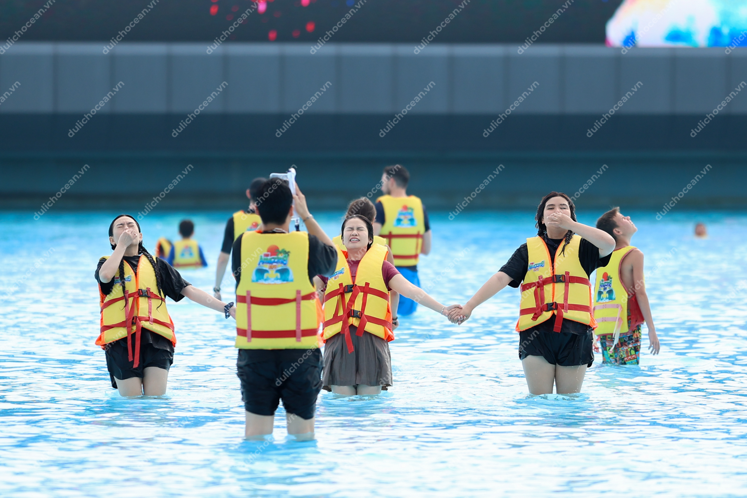 Tổ chức team building Amazing Bay