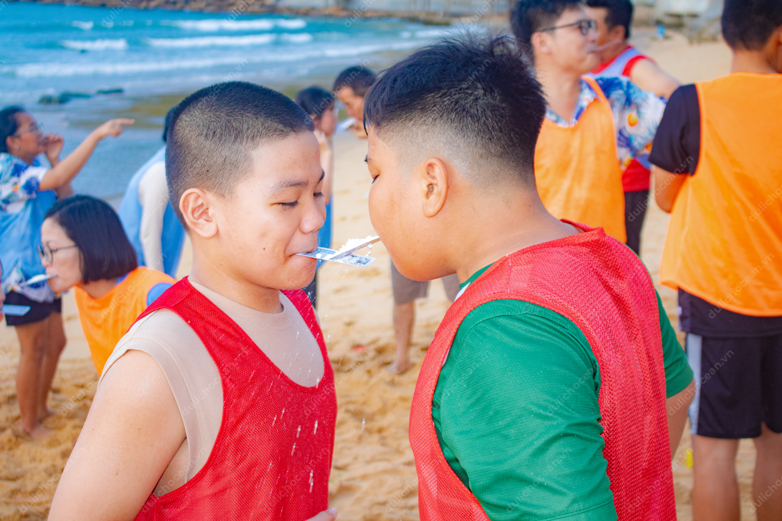 tro-choi-team-building-chuyen-bot-bang-mieng