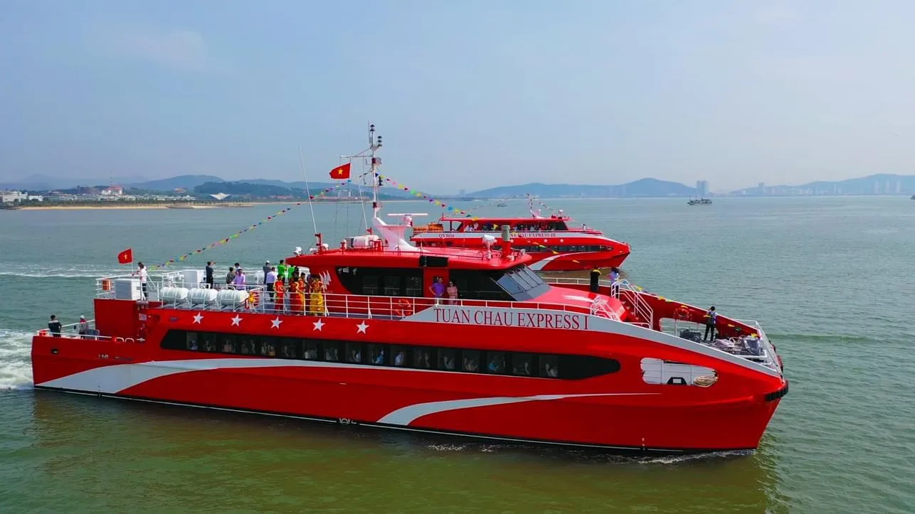 tau-cao-toc-tuan-chau-express-di-phu-quy